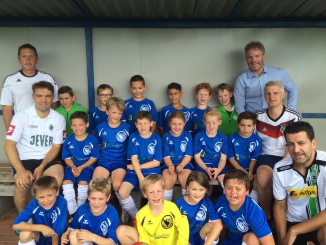 Edeka Dütmann in Holzhausen sponsert die F2 des BSV Holzhausen