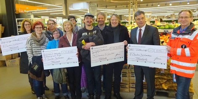 web_ecw_spendenuebergabe